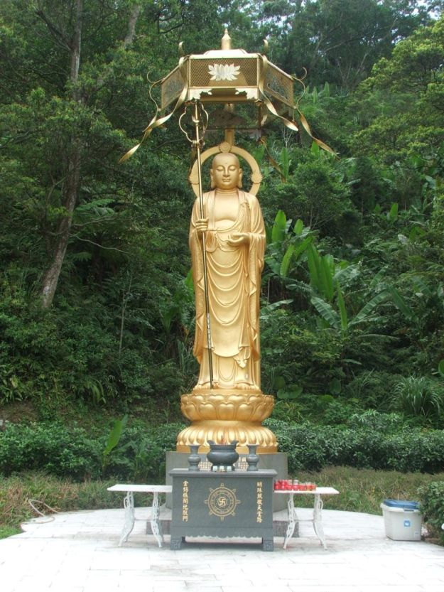 Statue of Ksitigarbha Bodhisattva on Route 9 near Pinglin