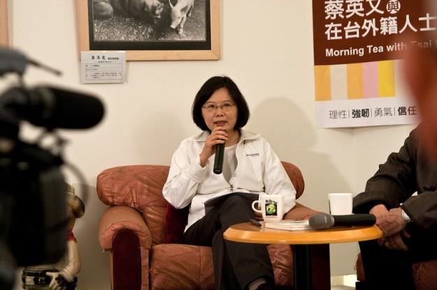Tsai Ing-wen speaks to foreign residents in Taipei, April 2011